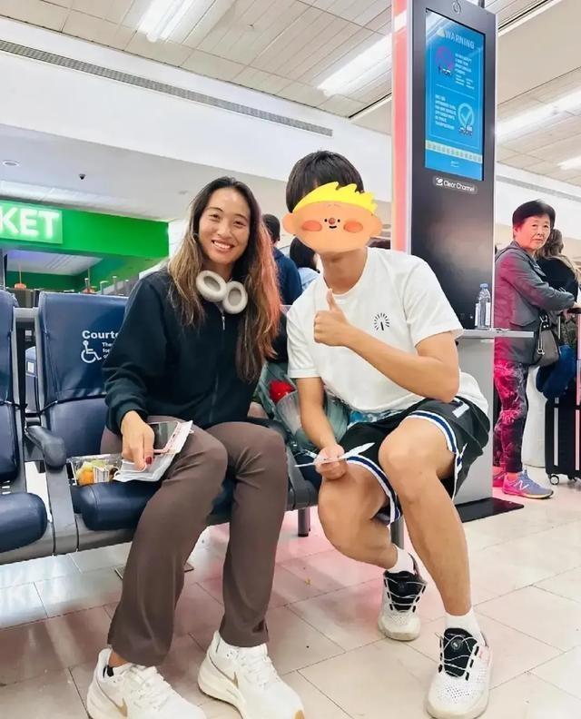 22岁郑钦文穿紧身裤被热议，网友直呼羞耻感满满