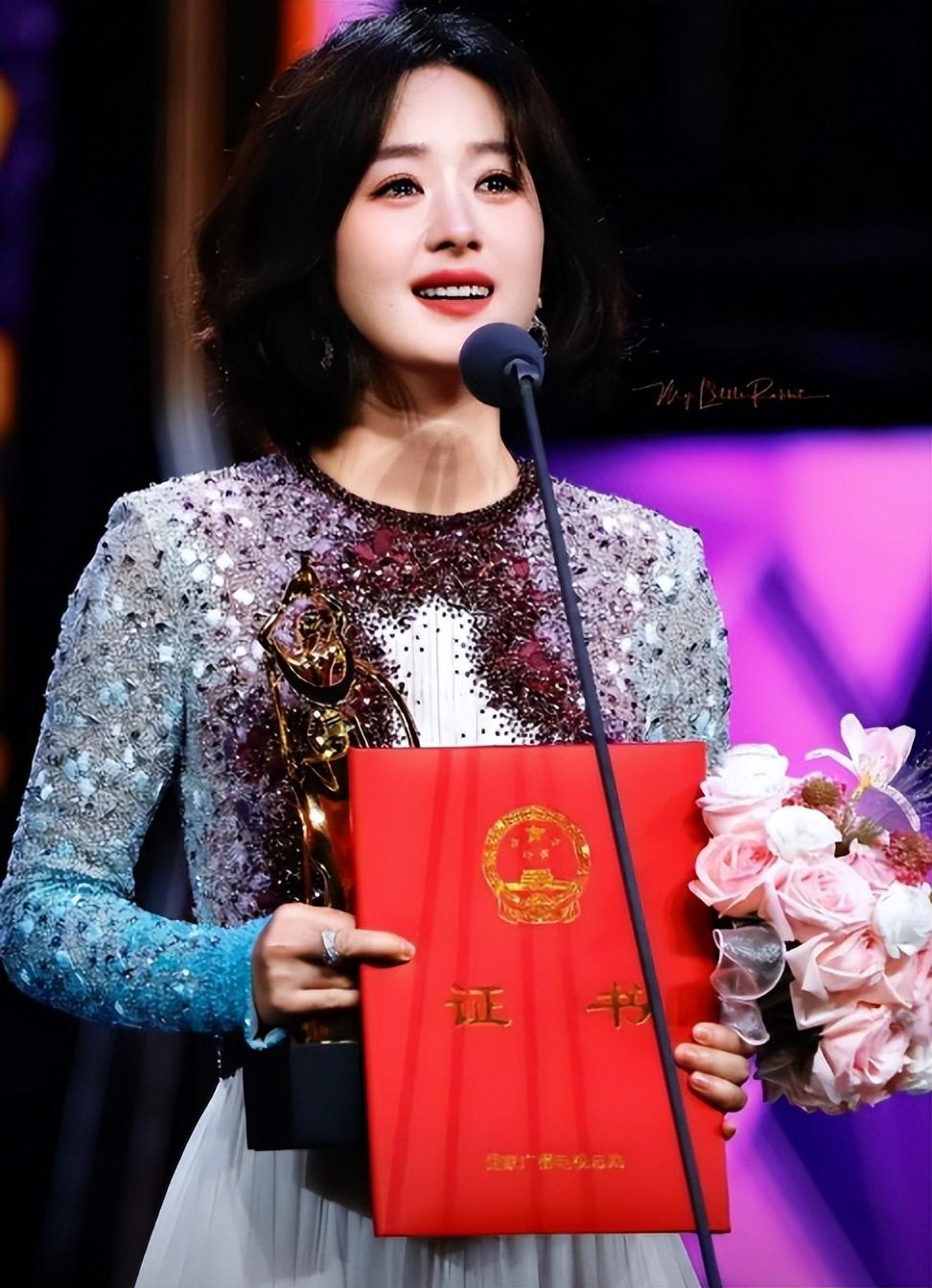 离婚3年后！37岁赵丽颖深夜发文，高调宣布喜讯，终于等到这一天