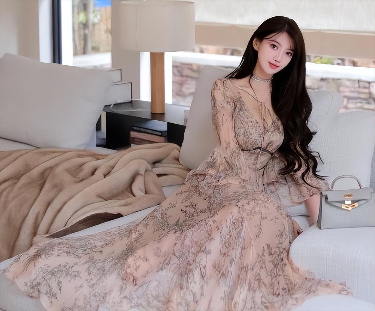 叶珂大量私密照曝光！泳装、透视装，胸大到托不住，黄晓明有福了