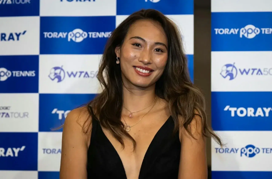 22岁郑钦文穿紧身裤被热议，网友直呼羞耻感满满