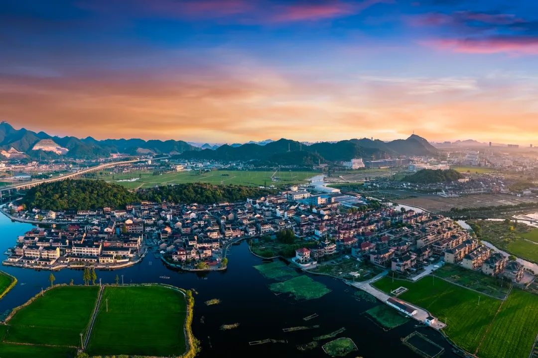 令人向往的人文乡村 | “水上舞龙”让闷声不响的村子热闹了起来，摄影师阮玲琴的拍摄随笔