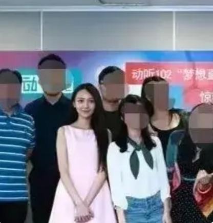 叶珂大量私密照曝光！泳装、透视装，胸大到托不住，黄晓明有福了