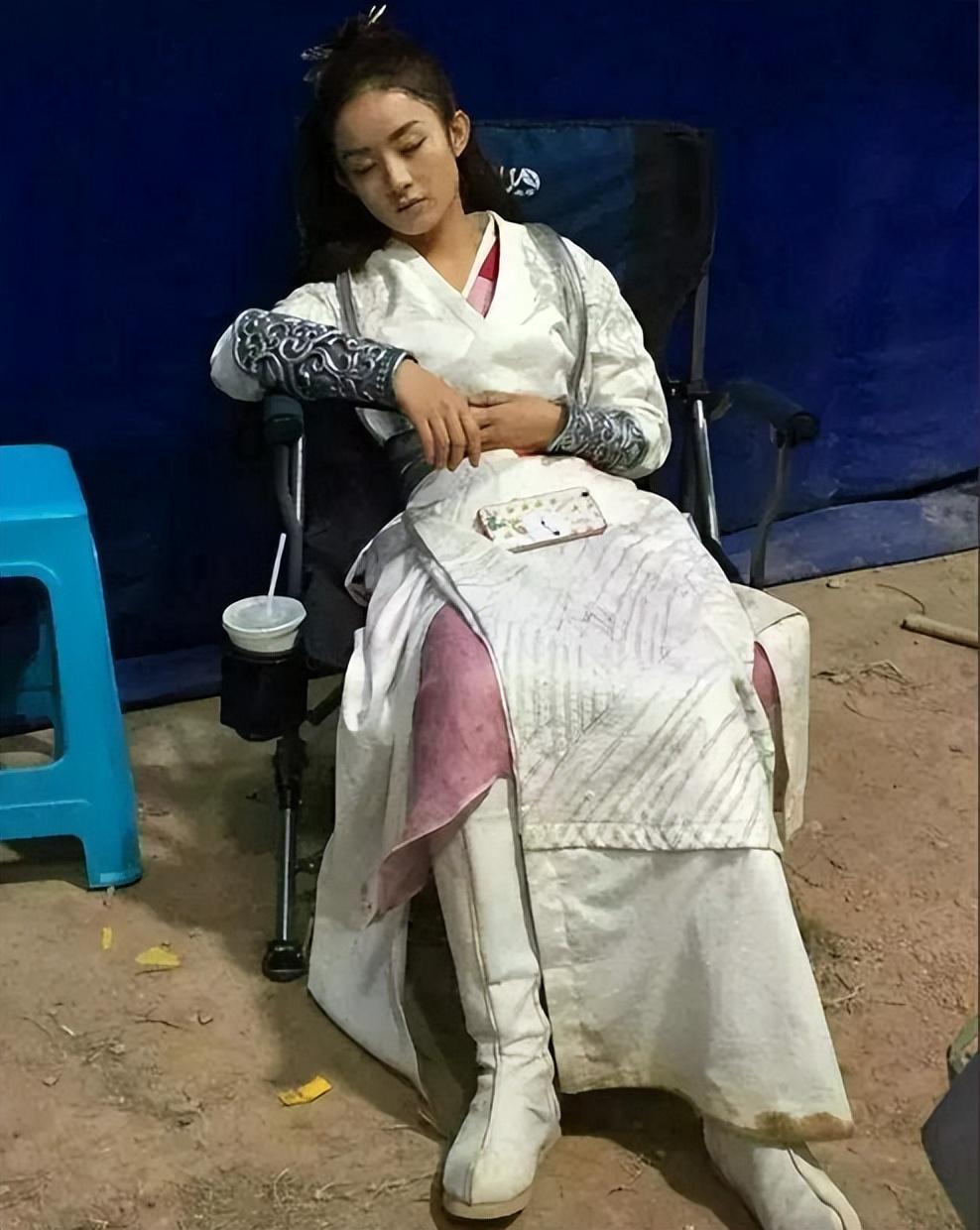 离婚3年后！37岁赵丽颖深夜发文，高调宣布喜讯，终于等到这一天