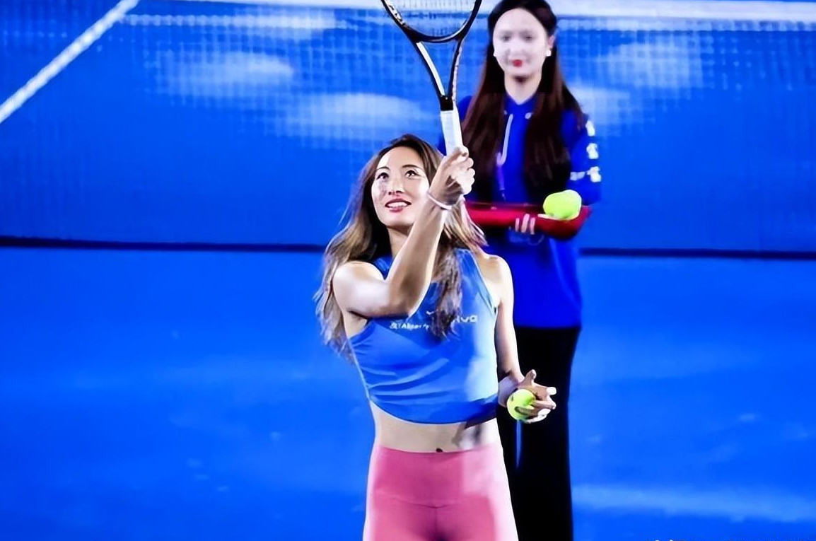 22岁郑钦文穿紧身裤被热议，网友直呼羞耻感满满