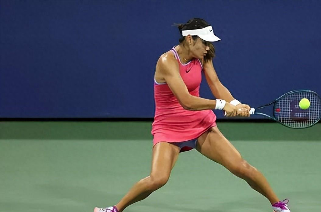 22岁郑钦文穿紧身裤被热议，网友直呼羞耻感满满