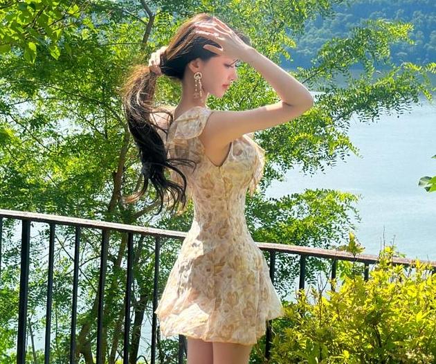 叶珂大量私密照曝光！泳装、透视装，胸大到托不住，黄晓明有福了