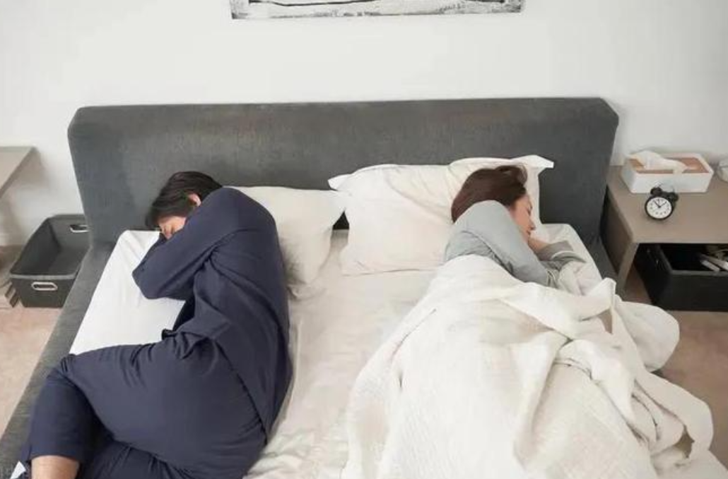 绍兴一女护士婚内出轨，丈夫送锦旗亲自致谢，多张高清照片曝光！