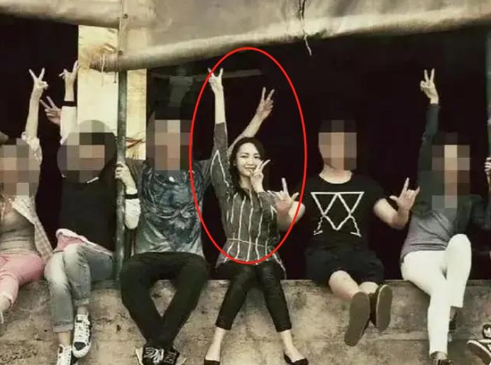 叶珂大量私密照曝光！泳装、透视装，胸大到托不住，黄晓明有福了