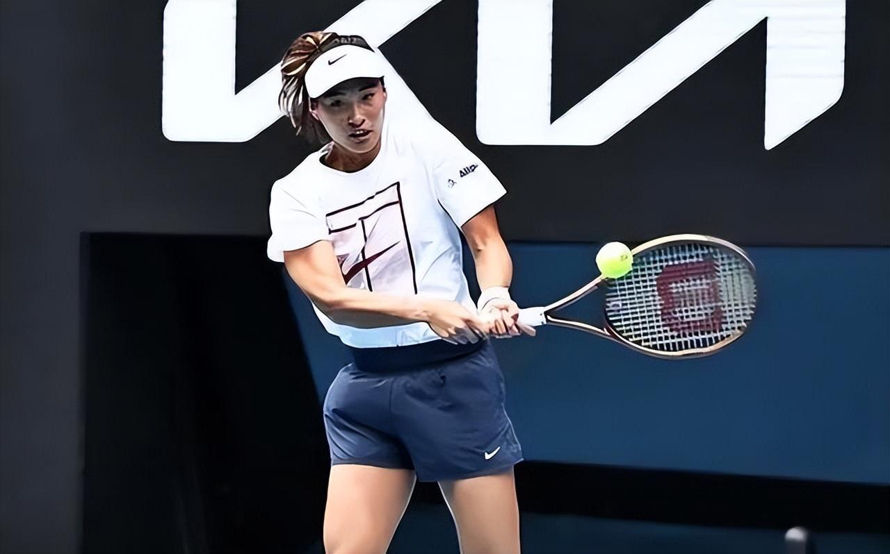 22岁郑钦文穿紧身裤被热议，网友直呼羞耻感满满