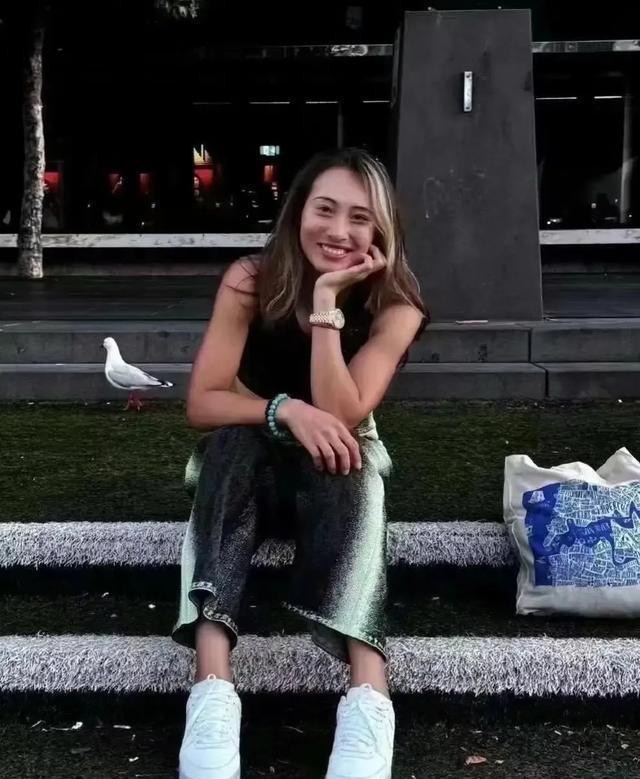 22岁郑钦文穿紧身裤被热议，网友直呼羞耻感满满