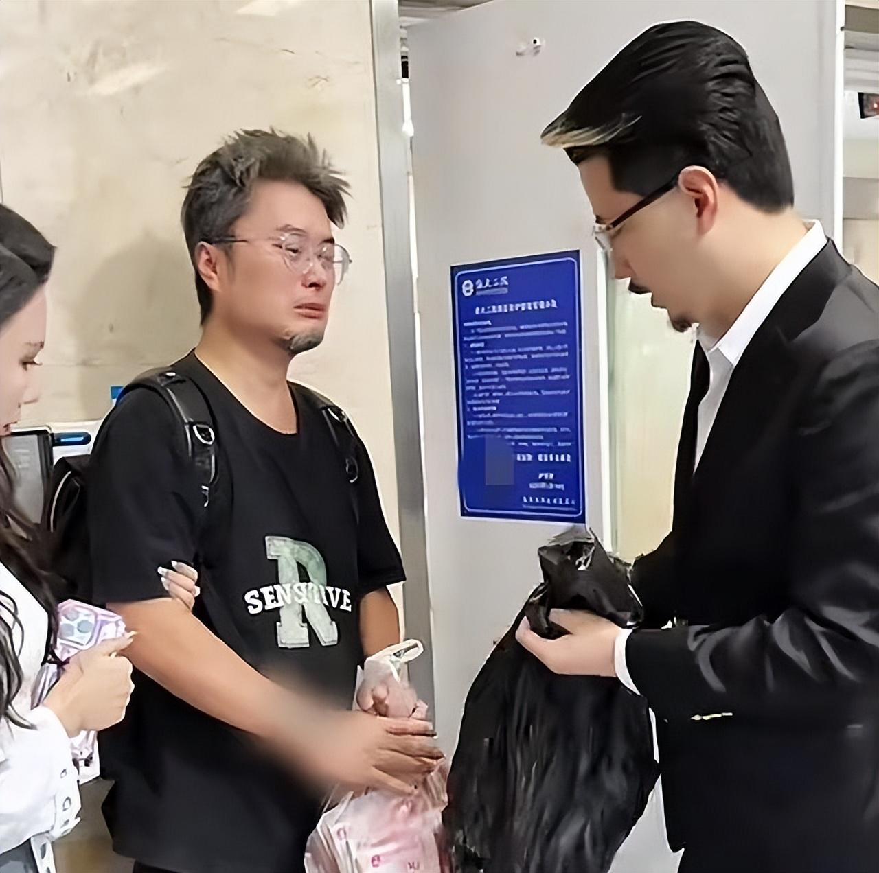 烧伤妈妈后续！丈夫崩溃透露：她状态很差，不想治了想回家。